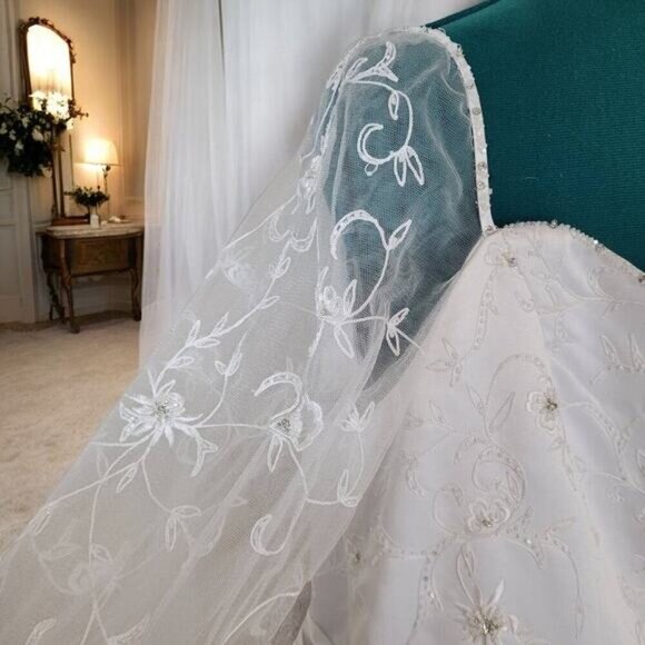 Venus Bridal Satin Beaded Princess Wedding Dress with Rouched Waist -‎ Size 24 - Picture 3 of 12